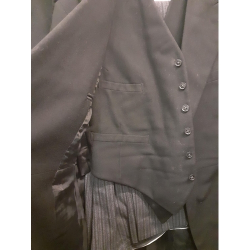 112 - A quantity of vintage gents clothing to include a Harrods tweed jacket 44