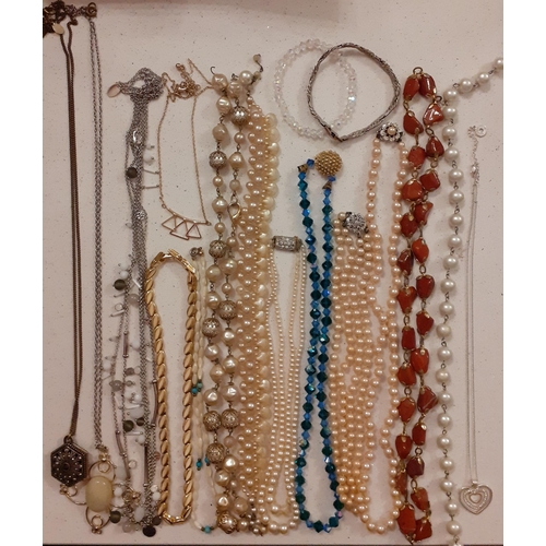 115 - Mixed vintage and modern costume jewellery, mainly bead necklaces, brooches and dress rings to inclu... 