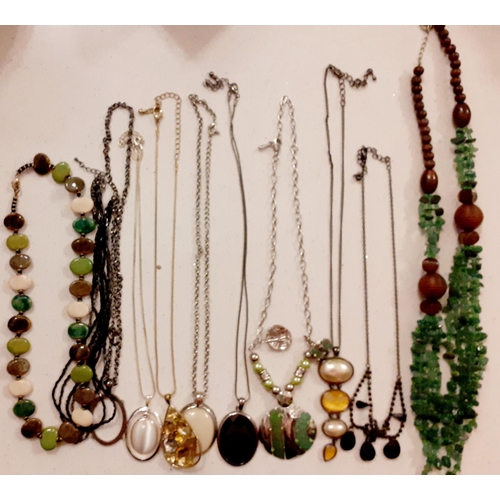 115 - Mixed vintage and modern costume jewellery, mainly bead necklaces, brooches and dress rings to inclu... 