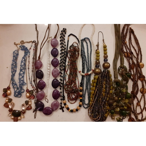 115 - Mixed vintage and modern costume jewellery, mainly bead necklaces, brooches and dress rings to inclu... 