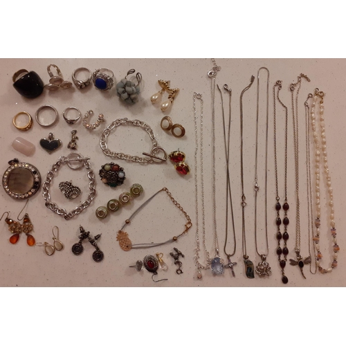 115 - Mixed vintage and modern costume jewellery, mainly bead necklaces, brooches and dress rings to inclu... 