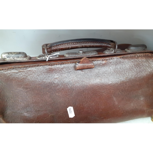 138 - Teo early 20th Century brown leather Gladstone bags with leather handles, metal hinges and locks, th... 