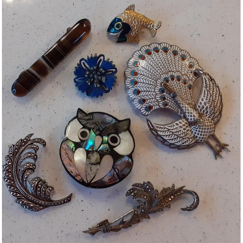 155 - Vintage costume jewellery and decorative buttons to include a Thai silver and enamelled peacock broo... 