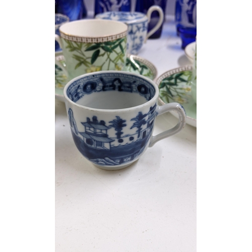 257 - A mixed lot to include an 18th century Chinese blue and white bowl, Bristol blue glassware and other... 