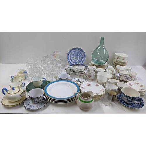 246 - A mixed lot to include an early 20th century Wedgwood part tea service, glassware, 19th century Will... 