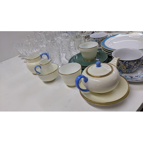 246 - A mixed lot to include an early 20th century Wedgwood part tea service, glassware, 19th century Will... 