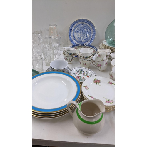 246 - A mixed lot to include an early 20th century Wedgwood part tea service, glassware, 19th century Will... 