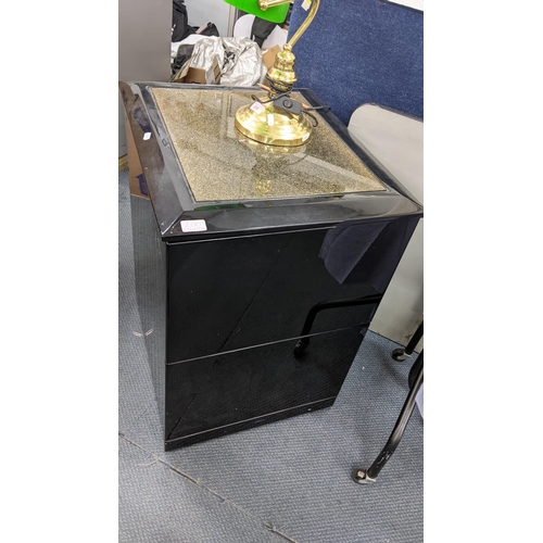 200 - A modern black lacquered desk with two drawers together with a matching two drawer filing cabinet
Lo... 