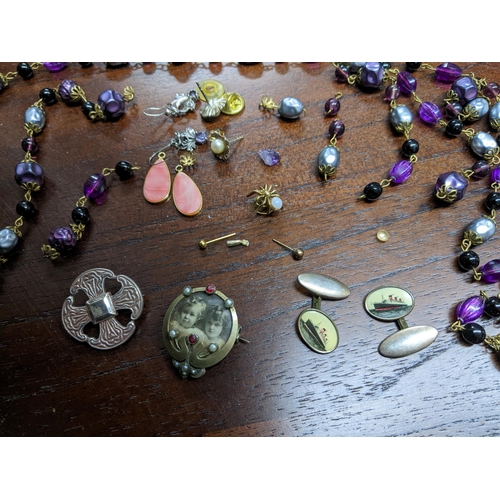 218 - A selection of mainly costume jewellery to include a garnet beaded necklace, silver Celtic style bro... 