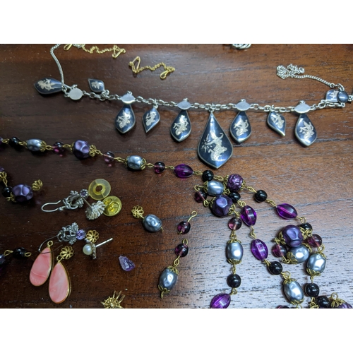 218 - A selection of mainly costume jewellery to include a garnet beaded necklace, silver Celtic style bro... 