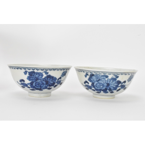 1 - A set of four Qing dynasty, Guangxu period blue and white porcelain bowls, with floral decoration, t... 