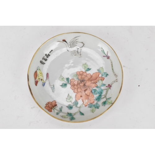 128 - A pair of Chinese late Qing dynasty, Tongzhi porcelain famille rose dishes, each decorated with a cr... 