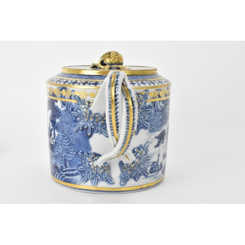 17 - A Chinese export Qing dynasty blue and white teapot and stand, late 18th century, decorated with bui... 