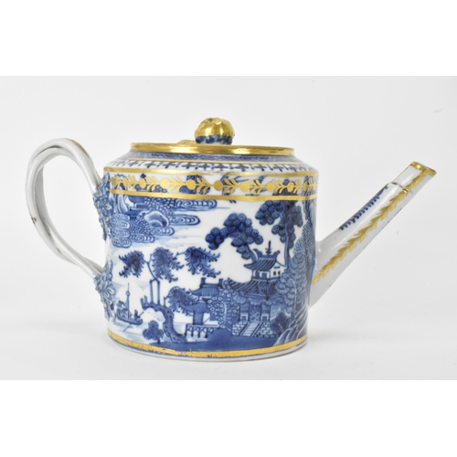 17 - A Chinese export Qing dynasty blue and white teapot and stand, late 18th century, decorated with bui... 