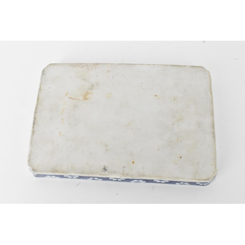 18 - A 19th century Chinese blue and white tray, of rectangular shape and painted with a scene of two fig... 