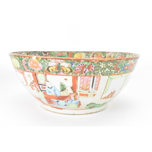 25 - A pair of Chinese export late 19th century Canton Famille Rose porcelain bowls, in polychrome enamel... 