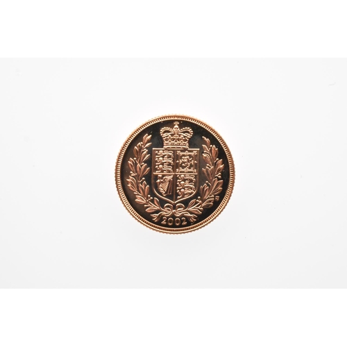 United Kingdom - Elizabeth II (1952-2022), Gold Sovereign, dated 2002, Jubilee Year, featuring the shield design,