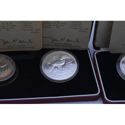 67 - Royal Mint - A pair of cased Two-Coin Silver commemoratives to include Venezuela 50 and 25 Bolivares... 