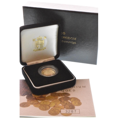 87 - United Kingdom - Elizabeth II (1952-2022), Gold Sovereign, dated 2000, together with box and COA,