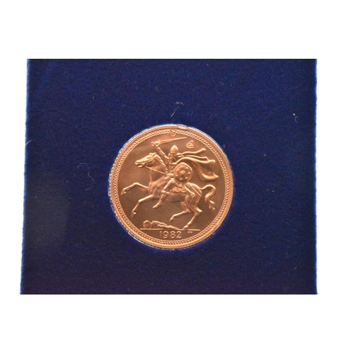 91 - Isle of Man - Elizabeth II (1952-2022), Pobjoy Mint 'Prince William' 22ct Gold Sovereign, Limited Ed... 