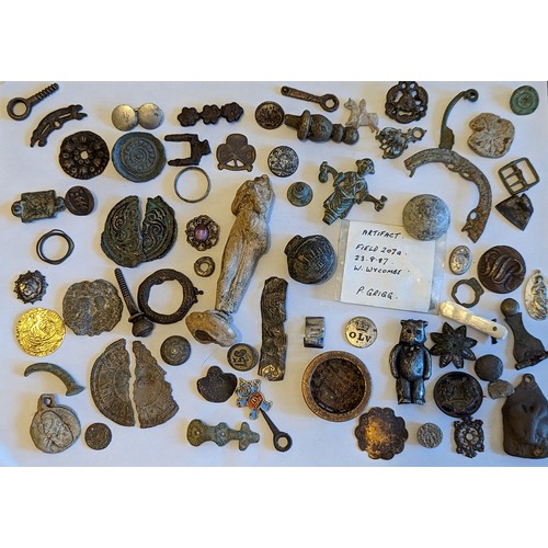 82 - Metal Detector Finds - A collection of mixed finds and artifacts to include brooches, silver rings a... 