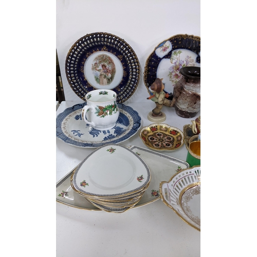 445 - A mixed lot to include a Royal Crown Derby pin dish, Wilkinsons lustre vase, Carlton ware, Vienna mi... 