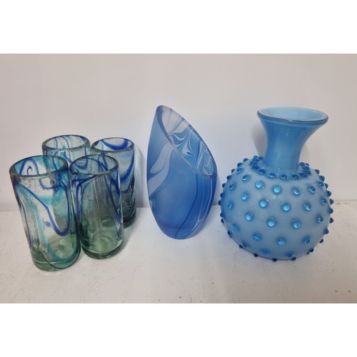 196 - A mixed group of glass to include an Italian mid-century Empoli cased vase decorated with blue glass... 