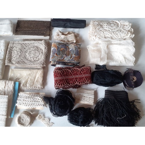 47 - A quantity of early to mid 20th Century machine made lace trim and decorative clothing insertions al... 