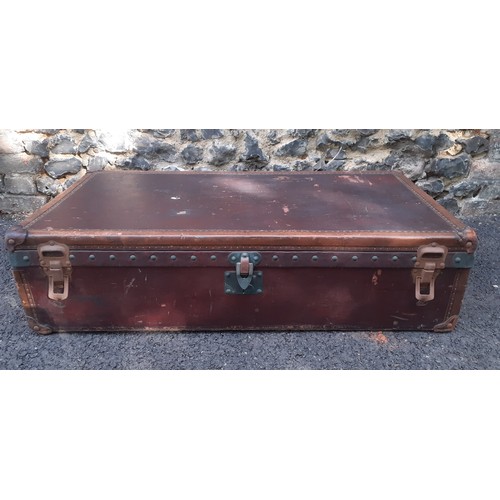 10 - Louis Vuitton- An early 20th Century Louis Vuitton travel trunk, serial no:142412, having chestnut b... 