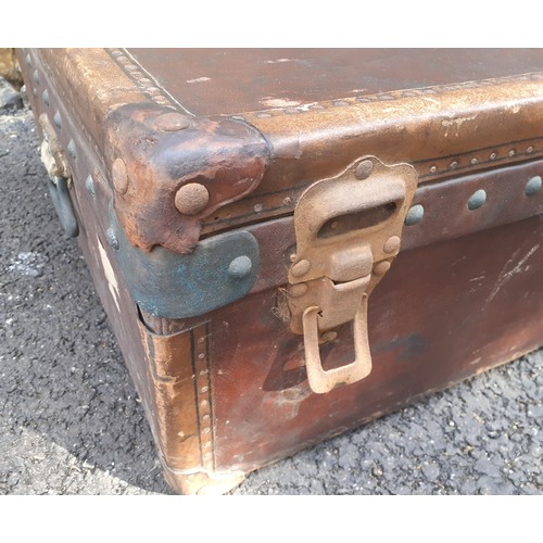 10 - Louis Vuitton- An early 20th Century Louis Vuitton travel trunk, serial no:142412, having chestnut b... 