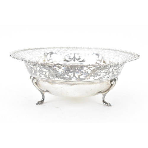 122 - An Edwardian silver bowl by James Dixon & Sons Ltd, hallmarked Sheffield 1910, having a gadrooned ri... 