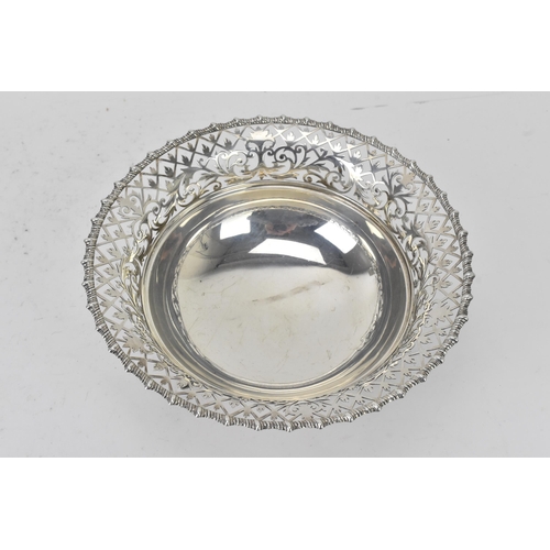 122 - An Edwardian silver bowl by James Dixon & Sons Ltd, hallmarked Sheffield 1910, having a gadrooned ri... 