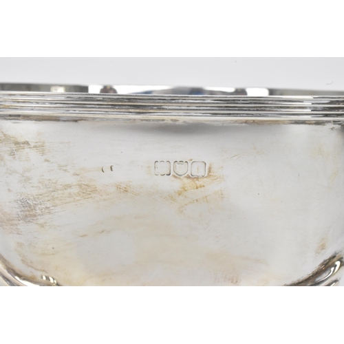 25 - An Edwardian silver bowl, by hallmarked London 1906, of octagonal shape with concave formed sides, r... 