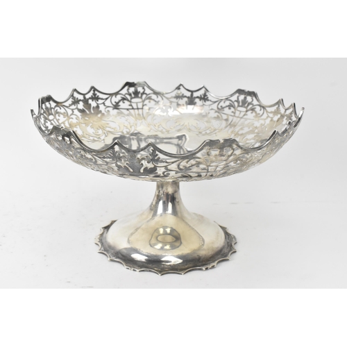 254 - A George V silver centre bowl, by Jenkins & Timm, hallmarked Sheffield 1930, having a shaped rim wit... 