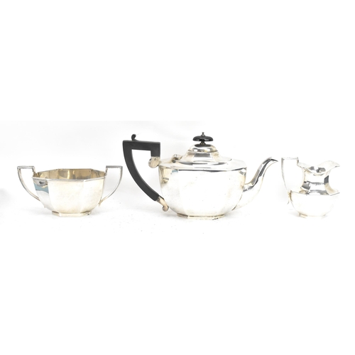 280 - A George V silver three piece tea set, by Viner's Ltd (Emile Viner), hallmarked Sheffield 1931, each... 