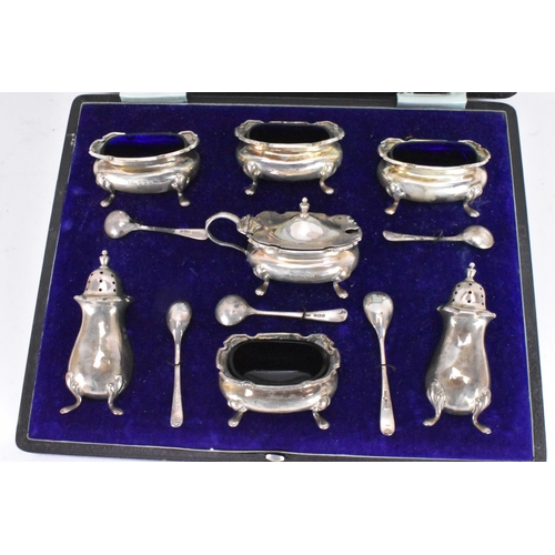 58 - A George V silver cased cruet set by Walker & Hall, hallmarked Birmingham 1924, consisting of a must... 