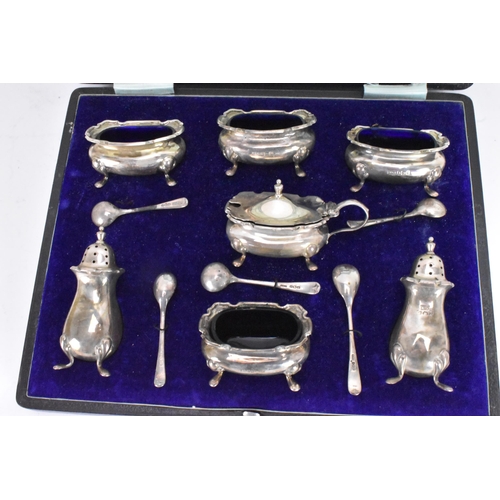 58 - A George V silver cased cruet set by Walker & Hall, hallmarked Birmingham 1924, consisting of a must... 