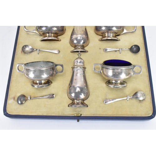 60 - A George V silver cased cruet set by Mappin & Webb, hallmarked Birmingham 1928, consisting of two mu... 