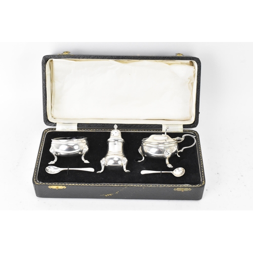 67 - An Elizabeth II silver cased set of condiments by J B Chatterley & Sons Ltd, hallmarked Birmingham 1... 