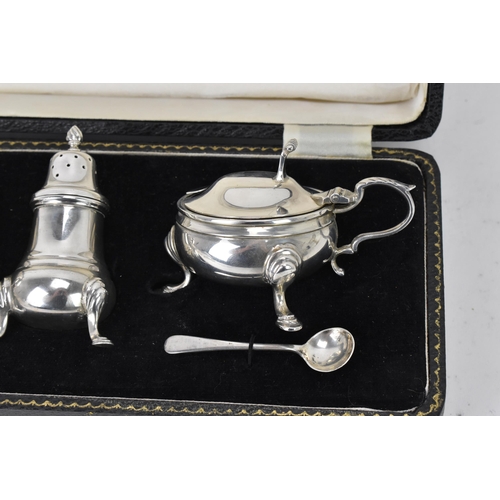 67 - An Elizabeth II silver cased set of condiments by J B Chatterley & Sons Ltd, hallmarked Birmingham 1... 