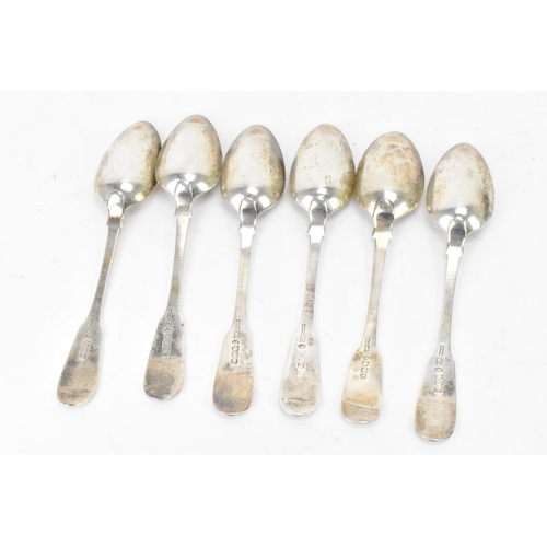 84 - A George III set of six silver dessert spoons by Robert Smeaton - Leith, hallmarked Edinburgh 1819, ... 