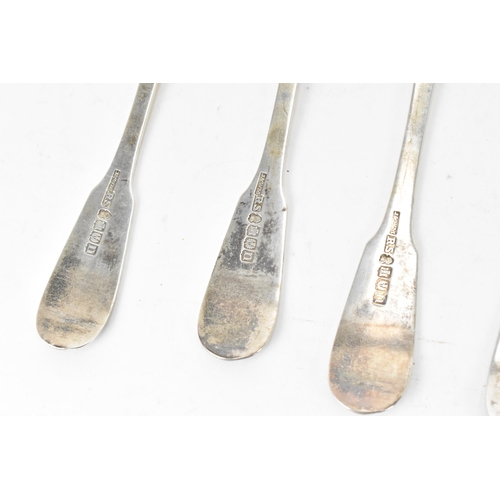 84 - A George III set of six silver dessert spoons by Robert Smeaton - Leith, hallmarked Edinburgh 1819, ... 