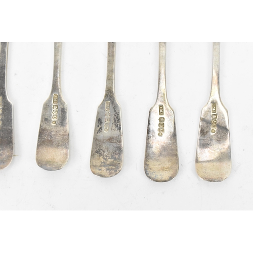 86 - A William IV set of twelve silver teaspoons, hallmarked Edinburgh 1835, each in the fiddle and shell... 