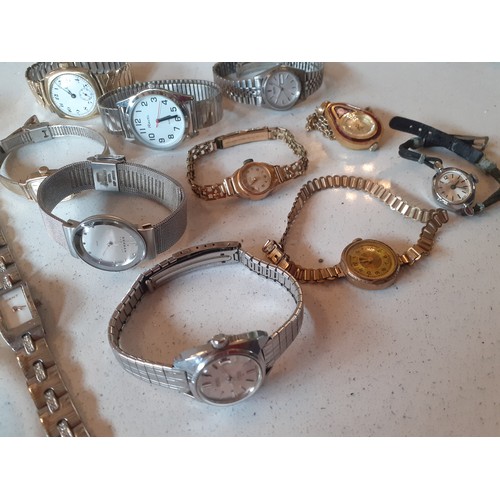 160 - A quantity of 20th Century watches to include Sekonda, DKNY, Mortina, Skagen, a Smiths Astral rolled... 