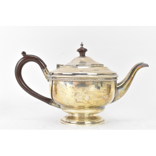 290 - A George V silver three piece tea service, hallmarked Birmingham 1932, consisting of a teapot, milk ... 