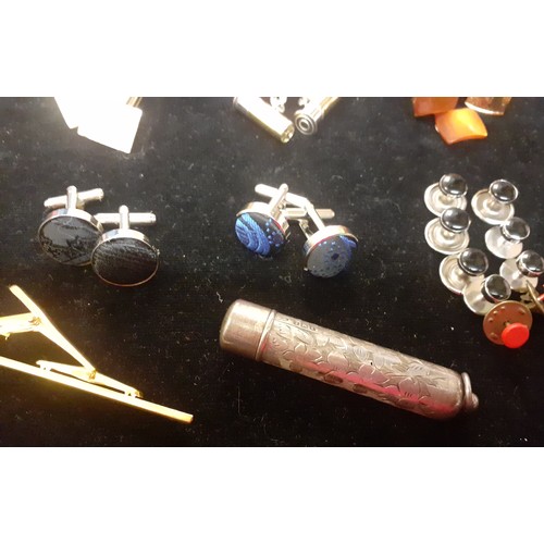 230 - Mixed cufflinks to include a pair of oval 10ct gold front examples, a pair of Murray Ward silver exa... 