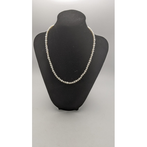 107 - A 9ct gold pearl and jadeite necklace 17.4g, 40cm l
Location:CAB8

If there is no condition report s... 