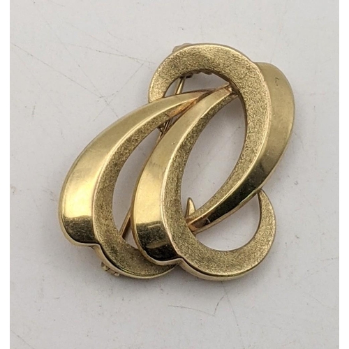 110 - An 8ct gold classic swirls and waves brooch, 2.4g
Location:CAB2

If there is no condition report sho... 