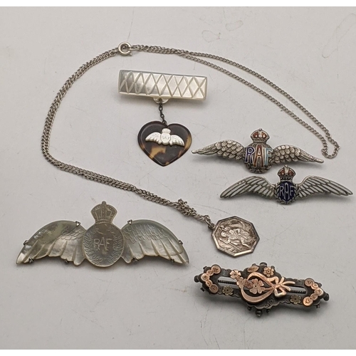 118 - RAF brooches to include two sweetheart brooches, two mother of pearl brooches and a silver necklace ... 