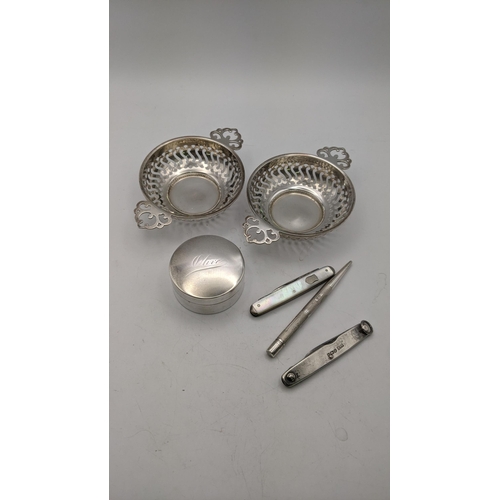 127 - Mixed silver to include two pin dishes with pierced boarders and a trinket pot together with a silve... 